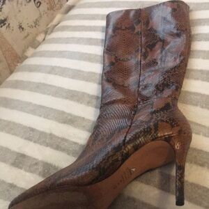 Brown Ankle Boots with Glossy Finish and Decorative Stitching